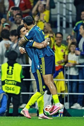 June 17, 2026, Mexico City, Mexico City, Mexico: Daniel Munoz of Colombia celebrates after scoring the first goal of his team with Luis Diaz during the match between Uzbekistan and Colombia for the 1st round of the group K of the FIFA World Cup, WM, Weltmeisterschaft, Fussball 2026, at Mexico City Stadium, in Mexico City, Mexico on June 17, 2026. Photo: DiaEsportivo FIFA World Cup 2026, Uzbekistan Vs Colombia, Mexico City, Mexico  - ZUMAh208 20260617_zsp_h208_005 Copyright: xHeulerxAndreyx
