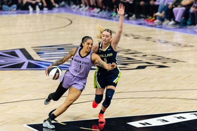 SAN FRANCISCO, CA - JUNE 17: Gabby Williams 1 of the Golden State Valkyries drives against Paige Bueckers 5 of the Dallas Wings during a WNBA, Basketball Damen, USA Commissioner™s Cup game on June 17, 2026 at Chase Center in San Francisco, CA. (Photo by Matthew Huang Icon Sportswire) WNBA: JUN 17 Dallas Wings at Golden State Valkyries EDITORIAL USE ONLY Icon260617003