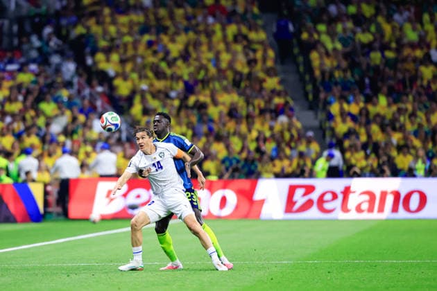 FIFA World Cup, WM, Weltmeisterschaft, Fussball 2026 UZBEKISTAN VS COLOMBIA FIFA WORLD CUP 2026 UZBEKISTAN VS COLOMBIA; UZBEKISTAN VS COLOMBIA; 17062026 CIUDAD DE MEXICO; MEXICO. Action photo of Eldor SHOMURODOV (14) of Uzbekistan and Davinson SANCHEZ; (23) of Colombia; during Round 1 Group K game of the FIFA World Cup 2026; held at the Estadio Ciudad de Mexico at Mexico City . Foto de accion de Eldor SHOMURODOV (14) de Uzbekistan y Davinson SANCHEZ; (23) de Colombia; durante juego de Ronda 1 del Grupo K de la Copa del Mundo 2026 de la FIFA; celebrado en el Estadio Ciudad de Mexico de la Ciudad de MÃ xico. PHOTO BY IMAGENSHOP AGENCIA FOTOGRAFICA MEXICO CITY MEXICO CITY MEXICO
