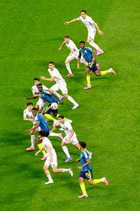 FIFA World Cup, WM, Weltmeisterschaft, Fussball 2026 - Group K - Uzbekistan vs Colombia Players of Uzbekistan and Colombia battle for the ball during the 2026 FIFA World Cup Group K match at Azteca Stadium in Mexico City, Mexico, 17 June 2026. Mexico City Mexico  Copyright: xSHASHENKAxGUITIERREZx