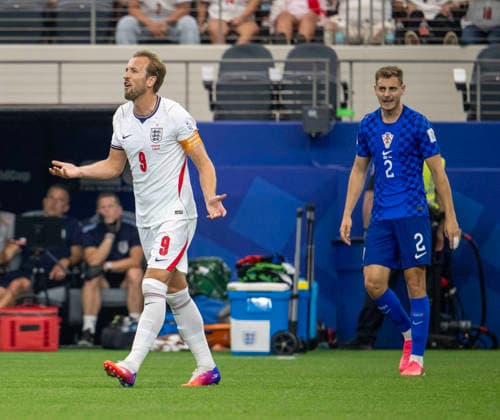 June 17, 2026, Arlington, Texas, USA: English player 9 FWD HARRY KANE excited about the lead over Croatia, with Croatian player 2 DF JOSIP STANIA IÄ looking on. World Cup 2026: England-V-Croatia 4-2  - ZUMAm147 20260617_zap_m147_007 Copyright: xHossxMcBainx