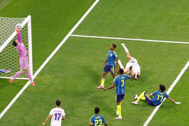 FIFA World Cup, WM, Weltmeisterschaft, Fussball 2026 - Group K - Uzbekistan vs Colombia Colombia goalkeeper Camilo Vargas (L) blocks a shot during the 2026 FIFA World Cup Group K match between Uzbekistan and Colombia at Azteca Stadium in Mexico City, Mexico, 17 June 2026. Mexico City Mexico  Copyright: xSHASHENKAxGUITIERREZx