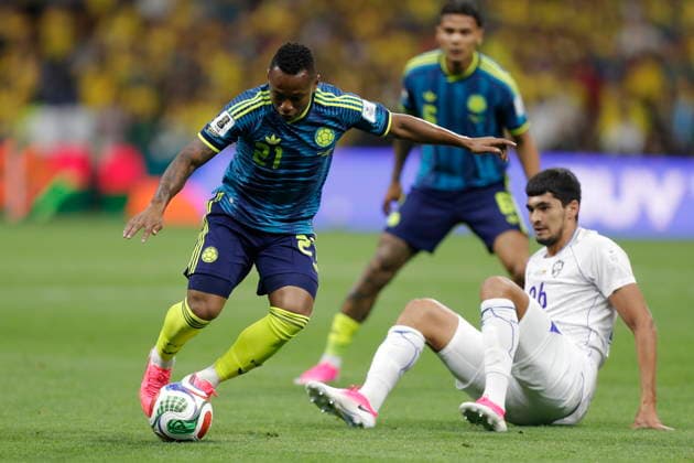 FIFA World Cup, WM, Weltmeisterschaft, Fussball 2026 - Group K - Uzbekistan vs Colombia Jakhongir Urozov (R) of Uzbekistan vies for the ball with Jaminton Campaz (L) of Colombia during the 2026 FIFA World Cup Group K match at Azteca Stadium in Mexico City, Mexico, 17 June 2026. Mexico City Mexico  Copyright: xISAACxESQUIVELx