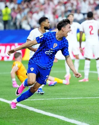(260618) -- DALLAS, June 18, 2026 -- Petar Musa (front) of Croatia celebrates his goal during the group L match between England and Croatia at the 2026 FIFA World Cup, WM, Weltmeisterschaft, Fussball at the Dallas Stadium in Dallas, the United States, on June 17, 2026. ) (SP)U.S.-DALLAS-FOOTBALL-FIFA WORLD CUP-GROUP L-ENG VS CRO JiaxHaocheng 