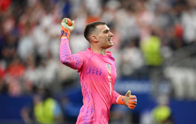 (260618) -- DALLAS, June 18, 2026 -- Dominik Livakovic, goalkeeper of Croatia, celebrates their first goal during the group L match between England and Croatia at the 2026 FIFA World Cup, WM, Weltmeisterschaft, Fussball at the Dallas Stadium in Dallas, the United States, on June 17, 2026. ) (SP)U.S.-DALLAS-FOOTBALL-FIFA WORLD CUP-GROUP L-ENG VS CRO WuxXiaoling 