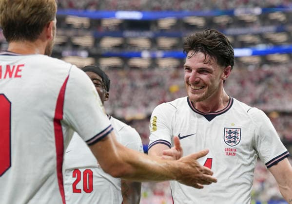 (260618) -- DALLAS, June 18, 2026 -- Declan Rice (R) of England celebrates their second goal with Harry Kane (L) during the group L match between England and Croatia at the 2026 FIFA World Cup, WM, Weltmeisterschaft, Fussball at the Dallas Stadium in Dallas, the United States, on June 17, 2026. ) (SP)U.S.-DALLAS-FOOTBALL-FIFA WORLD CUP-GROUP L-ENG VS CRO WuxXiaoling 