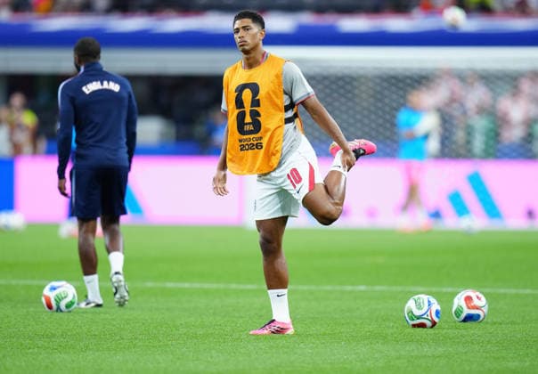 (260618) -- DALLAS, June 18, 2026 -- Jude Bellingham of England does pre-match warm-up before the group L match between England and Croatia at the 2026 FIFA World Cup, WM, Weltmeisterschaft, Fussball at the Dallas Stadium in Dallas, the United States, on June 17, 2026. ) (SP)U.S.-DALLAS-FOOTBALL-FIFA WORLD CUP-GROUP L-ENG VS CRO JiaxHaocheng 