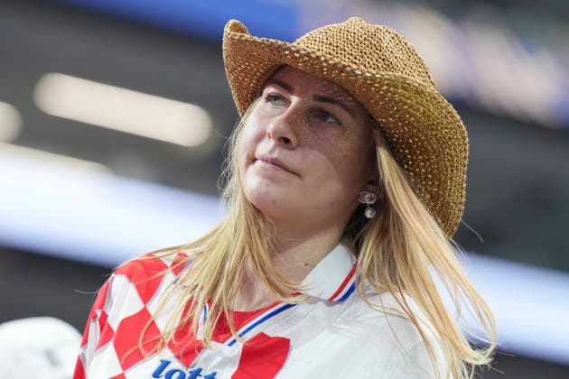 (260618) -- DALLAS, June 18, 2026 -- A fan of Croatia is seen before the group L match between England and Croatia at the 2026 FIFA World Cup, WM, Weltmeisterschaft, Fussball at the Dallas Stadium in Dallas, the United States, on June 17, 2026. ) (SP)U.S.-DALLAS-FOOTBALL-FIFA WORLD CUP-GROUP L-ENG VS CRO WuxXiaoling 