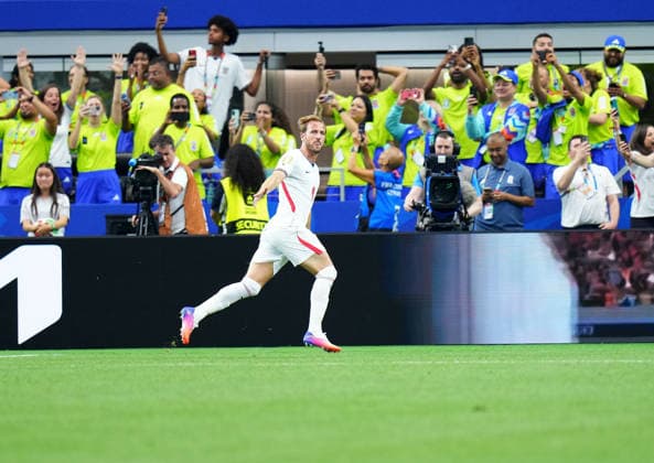 (260618) -- DALLAS, June 18, 2026 -- Harry Kane of England celebrates his goal during the group L match between England and Croatia at the 2026 FIFA World Cup, WM, Weltmeisterschaft, Fussball at the Dallas Stadium in Dallas, the United States, on June 17, 2026. ) (SP)U.S.-DALLAS-FOOTBALL-FIFA WORLD CUP-GROUP L-ENG VS CRO JiaxHaocheng 