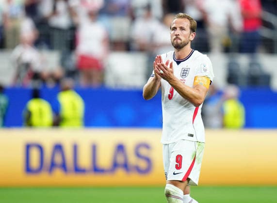 (260618) -- DALLAS, June 18, 2026 -- Harry Kane of England greets the audience after the group L match between England and Croatia at the 2026 FIFA World Cup, WM, Weltmeisterschaft, Fussball at the Dallas Stadium in Dallas, the United States, on June 17, 2026. ) (SP)U.S.-DALLAS-FOOTBALL-FIFA WORLD CUP-GROUP L-ENG VS CRO JiaxHaocheng 