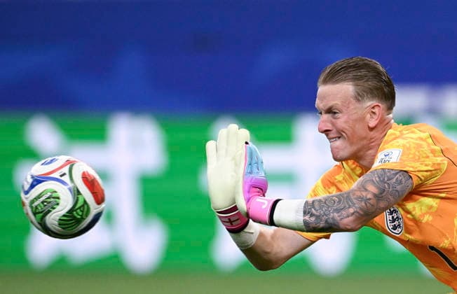 (260618) -- DALLAS, June 18, 2026 -- Jordan Pickford, goalkeeper of England, saves a ball during the group L match between England and Croatia at the 2026 FIFA World Cup, WM, Weltmeisterschaft, Fussball at the Dallas Stadium in Dallas, the United States, on June 17, 2026. ) (SP)U.S.-DALLAS-FOOTBALL-FIFA WORLD CUP-GROUP L-ENG VS CRO WuxXiaoling 