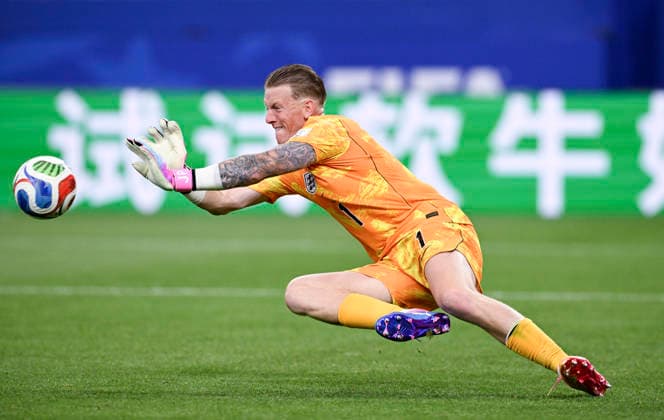 (260618) -- DALLAS, June 18, 2026 -- Jordan Pickford, goalkeeper of England, saves a ball during the group L match between England and Croatia at the 2026 FIFA World Cup, WM, Weltmeisterschaft, Fussball at the Dallas Stadium in Dallas, the United States, on June 17, 2026. ) (SP)U.S.-DALLAS-FOOTBALL-FIFA WORLD CUP-GROUP L-ENG VS CRO WuxXiaoling 