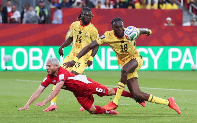(260618) -- TORONTO, June 18, 2026 -- Cristian Martinez (L) of Panama vies with Jerome Opoku (R) and Gideon Mensah of Ghana during the group L match between Ghana and Panama at the 2026 FIFA World Cup, WM, Weltmeisterschaft, Fussball at Toronto Stadium in Toronto, Canada, on June 17, 2026. (Photo by Xinhua) (SP)CANADA-TORONTO-FOOTBALL-FIFA WORLD CUP-GROUP L-GHA VS PAN ZouxZheng 
