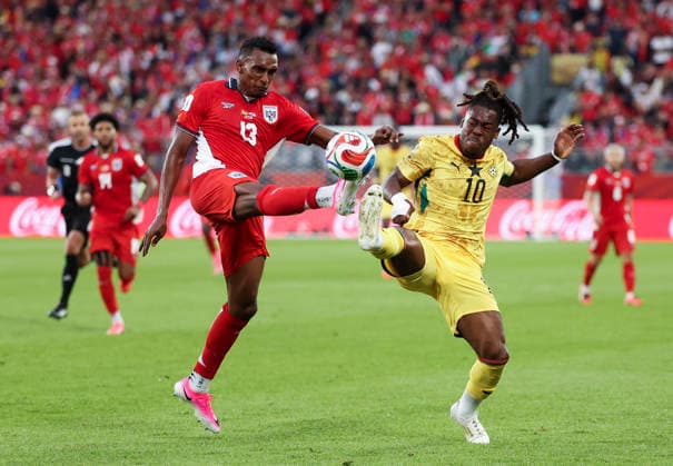(260618) -- TORONTO, June 18, 2026 -- Brandon Thomas-Asante (R) of Ghana vies with Jiovany Ramos of Panama during the group L match between Ghana and Panama at the 2026 FIFA World Cup, WM, Weltmeisterschaft, Fussball at Toronto Stadium in Toronto, Canada, on June 17, 2026. (Photo by Xinhua) (SP)CANADA-TORONTO-FOOTBALL-FIFA WORLD CUP-GROUP L-GHA VS PAN ZouxZheng 