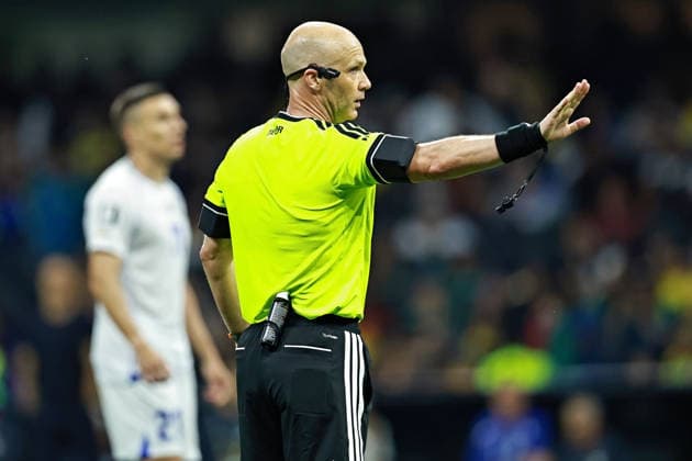 June 17, 2026, Mexico City, Mexico City, Mexico: England FIFA referee Anthony Taylor gestures during the match between Uzbekistan and Colombia for the 1st round of the group K of the FIFA World Cup, WM, Weltmeisterschaft, Fussball 2026, at Mexico City Stadium, in Mexico City, Mexico on June 17, 2026. Photo: DiaEsportivo Mexico City Mexico - ZUMAh208 20260617_zsp_h208_023 Copyright: xHeulerxAndreyx
