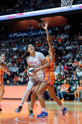 UNCASVILLE, CT - JUNE 17: Lauren Betts 51 of the Washington Mystics handles the ball during the WNBA, Basketball Damen, USA game between the Washington Mystics and the Connecticut Sun on June 17, 2026 at Mohegan Sun Arena in Uncasville, CT. (Photo by Erica Denhoff Icon Sportswire) WNBA: JUN 17 Washington Mystics at Connecticut Sun EDITORIAL USE ONLY Icon26061710