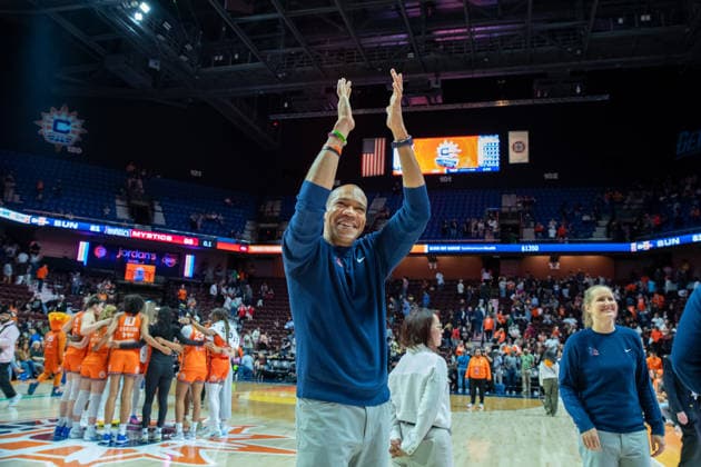 UNCASVILLE, CT - JUNE 17: Sydney Johnson head coach of the Washington Mystics reacts following the WNBA, Basketball Damen, USA game between the Washington Mystics and the Connecticut Sun on June 17, 2026 at Mohegan Sun Arena in Uncasville, CT. The Mystics defeated the Sun 88-81. (Photo by Erica Denhoff Icon Sportswire) WNBA: JUN 17 Washington Mystics at Connecticut Sun EDITORIAL USE ONLY Icon26061716