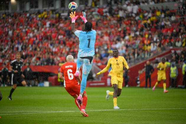 June 18, 2026, Toronto, Ontario, Canada: Lawrence Ati-Zigi ( 1) of Ghana catches the ball while challenged by Cristian Martinez ( 6) of Panama during the FIFA World Cup, WM, Weltmeisterschaft, Fussball game between Ghana and Panama at Toronto Field. Toronto Canada - ZUMAv136 20260618_zsp_v136_016 Copyright: xJeffxVoganx