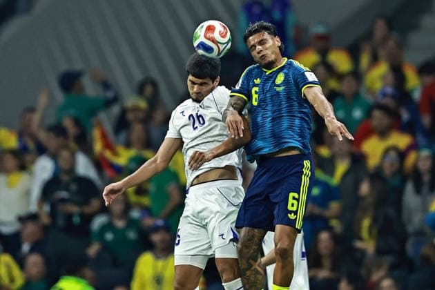 RECORD DATE NOT STATED 17th June 2026; Mexico City Stadium, Mexico City, Mexico; FIFA World Cup, WM, Weltmeisterschaft, Fussball Football, Group K Uzbekistan versus Colombia; Jakhongir Urozov of Uzbekistan battles for possession of the ball with Richard Rios of Colombia HeulerxAndrey DiaEsportivo