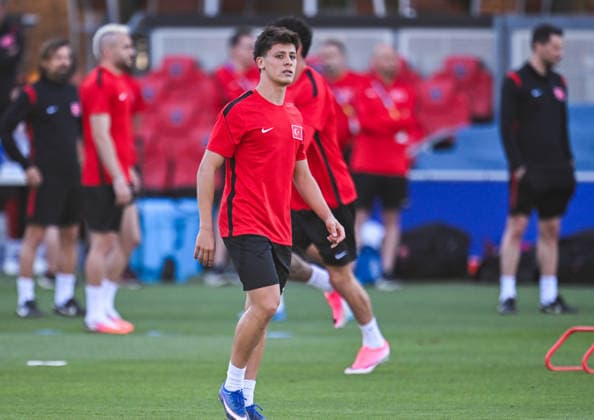 Turkish national football team holds 1st training session in US city of San Jose SAN JOSE, CALIFORNIA - JUNE 17: Arda Guler of the Turkish national football team attends the training session in San Jose, California on June 17, 2026. Turkiye to face Paraguay on June 19 in their 2nd 2026 FIFA World Cup, WM, Weltmeisterschaft, Fussball match. Tayfun Coskun Anadolu California United States. Editorial use only. Please get in touch for any other usage.  Copyright: x2026xAnadoluxTayfunxCoskunx