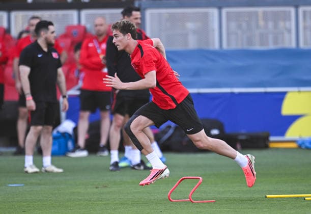 Turkish national football team holds 1st training session in US city of San Jose SAN JOSE, CALIFORNIA - JUNE 17: Kenan Yildiz of the Turkish national football team attends the training session in San Jose, California on June 17, 2026. Turkiye to face Paraguay on June 19 in their 2nd 2026 FIFA World Cup, WM, Weltmeisterschaft, Fussball match. Tayfun Coskun Anadolu California United States. Editorial use only. Please get in touch for any other usage.  Copyright: x2026xAnadoluxTayfunxCoskunx