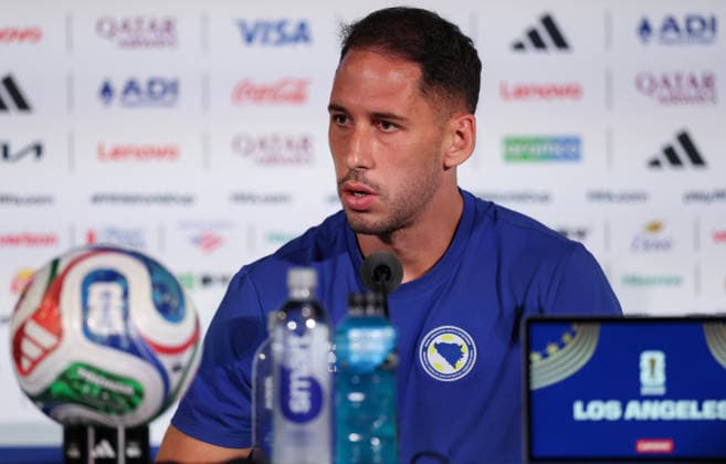 (260618) -- LOS ANGELES, June 18, 2026 -- Nikola Katic of Bosnia and Herzegovina attends a press conference, PK, Pressekonferenz ahead of a group B match between Switzerland and Bosnia and Herzegovina at the 2026 FIFA World Cup, WM, Weltmeisterschaft, Fussball in Los Angeles, the United States, June 17, 2026. ) (SP)U.S.-LOS ANGELES-FOOTBALL-FIFA WORLD CUP-PRESS CONFERENCE-BIH BaixXuefei 
