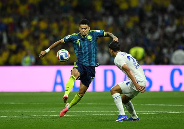 (260618) -- MEXICO CITY, June 18, 2026 -- Luis Diaz (L) of Colombia competes during the group K match between Uzbekistan and Colombia at the FIFA World Cup, WM, Weltmeisterschaft, Fussball 2026 in Mexico City, Mexico, June 17, 2026. ) (SP)MEXICO-MEXICO CITY-FOOTBALL-FIFA WORLD CUP-GROUP K-UZB VS COL WuxWei 