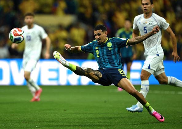 (260618) -- MEXICO CITY, June 18, 2026 -- Daniel Munoz (front) of Colombia shoots during the group K match between Uzbekistan and Colombia at the FIFA World Cup, WM, Weltmeisterschaft, Fussball 2026 in Mexico City, Mexico, June 17, 2026. ) (SP)MEXICO-MEXICO CITY-FOOTBALL-FIFA WORLD CUP-GROUP K-UZB VS COL WuxWei 