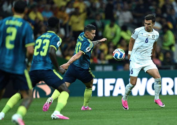 (260618) -- MEXICO CITY, June 18, 2026 -- James Rodriguez (2nd R) of Colombia competes during the group K match between Uzbekistan and Colombia at the FIFA World Cup, WM, Weltmeisterschaft, Fussball 2026 in Mexico City, Mexico, June 17, 2026. ) (SP)MEXICO-MEXICO CITY-FOOTBALL-FIFA WORLD CUP-GROUP K-UZB VS COL WuxWei 