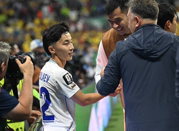 (260618) -- MEXICO CITY, June 18, 2026 -- Abbosbek Fayzullaev (L) of Uzbekistan celebrates his goal during the group K match between Uzbekistan and Colombia at the FIFA World Cup, WM, Weltmeisterschaft, Fussball 2026 in Mexico City, Mexico, June 17, 2026. ) (SP)MEXICO-MEXICO CITY-FOOTBALL-FIFA WORLD CUP-GROUP K-UZB VS COL WuxWei 