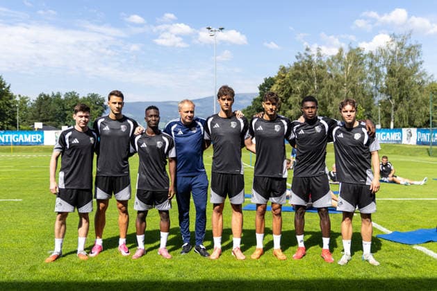 SOCCER - BL, WAC, training start WOLFSBERG,AUSTRIA,18.JUN.26 - SOCCER - ADMIRAL Bundesliga, Wolfsberger AC, training start. Image shows Thorsten Schriebl, Giacomo Vrioni, Yasser Dermane, head coach Thomas Silberberger, Matteo Kitz, Marco Schabauer, Aboubacar Drabo and Luca Hassler (WAC).  GEPAxpictures xJamesxDoak