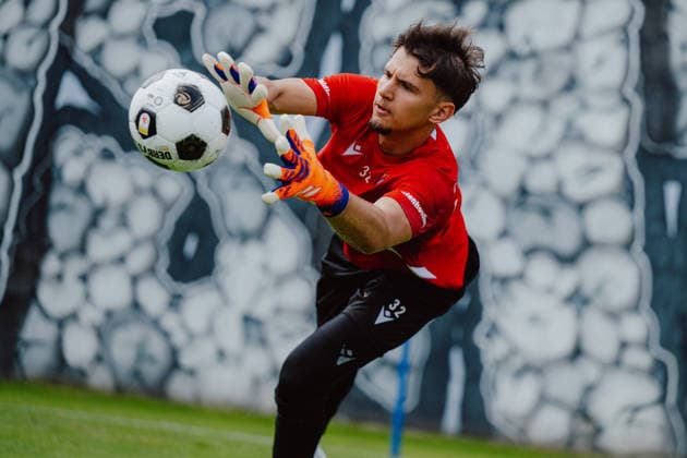 SOCCER - BL, A.Wien, training start VIENNA,AUSTRIA,18.JUN.26 - SOCCER - ADMIRAL Bundesliga, FK Austria Wien, training start. Image shows a participant.  GEPAxpictures xAlexanderxSolc