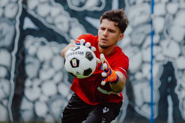SOCCER - BL, A.Wien, training start VIENNA,AUSTRIA,18.JUN.26 - SOCCER - ADMIRAL Bundesliga, FK Austria Wien, training start. Image shows a participant.  GEPAxpictures xAlexanderxSolc
