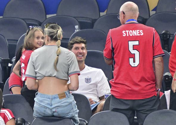 FIFA World Cup, WM, Weltmeisterschaft, Fussball 2026 England v Croatia in Dallas 17.06.2026 FIFA World Cup 2026 .ENGLAND V CROATIA IN DALLAS .England players and families post match  Copyright: xDarrenxFletcherx NINTCHDBPICT001089189414