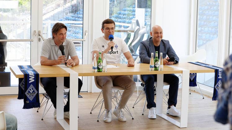 18.06.2026, xrekx, Fussball 3.Liga, SV Waldhof Mannheim - Vorstellung des neuen Trainers v.l. Gerhard Zuber Geschäftsführer (SV Waldhof Mannheim) Yannik Barwig Presesprecher (SV Waldhof Mannheim) Rui Mota Trainer (SV Waldhof Mannheim) (DFL DFB REGULATIONS PROHIBIT ANY USE OF PHOTOGRAPHS as IMAGE SEQUENCES and or QUASI-VIDEO) Mannheim