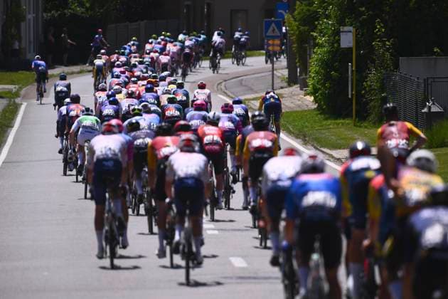Baloise Belgium Tour 2026 Stage 2 KNOKKE-HEIST, BELGIUM - JUNE 18 : illustration picture peloton during stage 2 of the 95th edition of Baloise Tour of Belgium an UCI ProSeries 2.Pro cycling road race stage for Men Elite of 197.6 km with start in Merelbeke-Melle and finish in Knokke-Heist on June 18, 2026 in Knokke-Heist, Belgium, 18 06 2026 ( Motordriver Stephan Boone - Knokke-Heist Belgium  Copyright: xGvgx