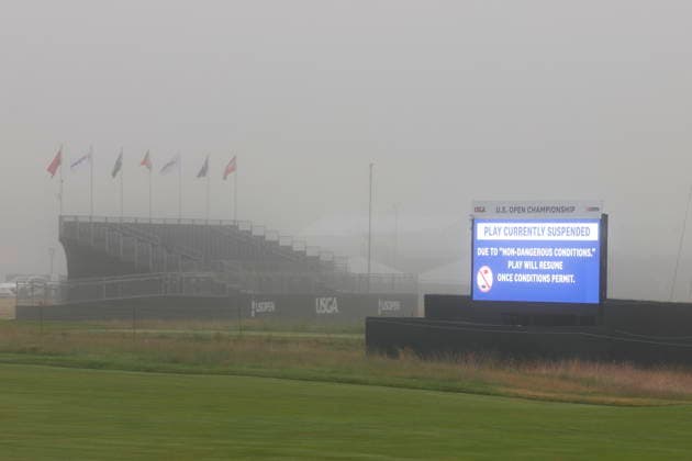 US Open Golf Championship - Round 1 Fog is seen on the course as play is temporarily suspended due to non-dangerous conditions during the first round of the 2026 US Open golf tournament at the Shinnecock Hills Golf Club in Southampton, New York, USA, 18 June 2026. SOUTHAMPTON NEW YORK UNITED STATES  Copyright: xSARAHxYENESELx