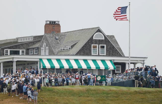 Golfers leave the 1st tee box with the clubhouse in the background during the first round of the 126th U.S. Open Golf Championship at Shinnecock Hills Golf Club in Southampton, NY, on Thursday, June 18, 2026.  NYC20260618806 JOHNxANGELILLO