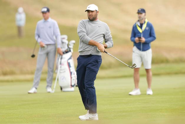 Scottie Scheffler watches his approach shot on 1st fairway during the first round of the 126th U.S. Open Golf Championship at Shinnecock Hills Golf Club in Southampton, NY, on Thursday, June 18, 2026.  NYC20260618821 JOHNxANGELILLO