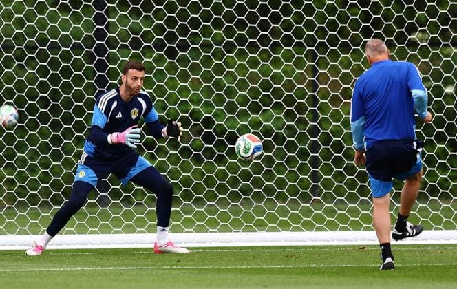 Angus Gunn of Scotland Scotland Training, 2026 FIFA World Cup, WM, Weltmeisterschaft, Fussball Football, Revolution Training Centre, Foxborough, Massachusetts, USA - 18 Jun 2026Charlotte Atrium Health Performance Park United States of America EDITORIAL USE ONLY No use with unauthorised audio, video, data, fixture lists, club league logos or live services. Online in-match use limited to 120 images, no video emulation. No use in betting, games or single club league player publications.  Copyright: xMichaelxZemanek Shutterstockx 16928928ac