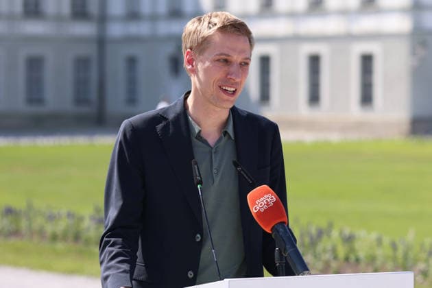 Pressetermin im Rahmen der Einladung der Olympischen Spitzenverbände zur Vorstellung des vertieften Bewerbungskonzepts, Olympiabewerbung München, Schloss Nymphenburg Hier im Bild Dominik Krause, Oberbürgermeister der Stadt München bei seiner Rede