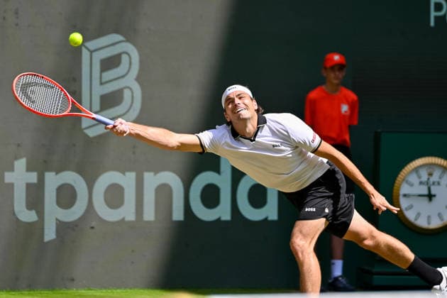 Taylor Fritz (USA) streckt sich zum Ball TERRA WORTMANN Open 2026, Tennis, ATP, Tennis Herren Tennis Herren 500, Turnier, Hauptfeld, 18.06.2026, TERRA WORTMANN Open 2026, Tennis, ATP, Tennis Herren 500, Turnier, Hauptfeld, 18.06.2026 Halle