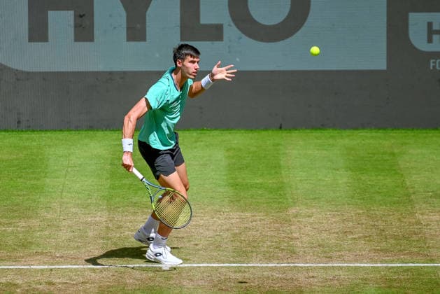 Fabian Marozsan (HUN) schlaegt einen Ball mit der Rueckhand TERRA WORTMANN Open 2026, Tennis, ATP, Tennis Herren Tennis Herren 500, Turnier, Hauptfeld, 18.06.2026, TERRA WORTMANN Open 2026, Tennis, ATP, Tennis Herren 500, Turnier, Hauptfeld, 18.06.2026 Halle