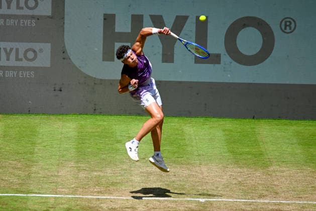 Ben Shelton (USA) schlaegt auf TERRA WORTMANN Open 2026, Tennis, ATP, Tennis Herren Tennis Herren 500, Turnier, Hauptfeld, 18.06.2026, TERRA WORTMANN Open 2026, Tennis, ATP, Tennis Herren 500, Turnier, Hauptfeld, 18.06.2026 Halle