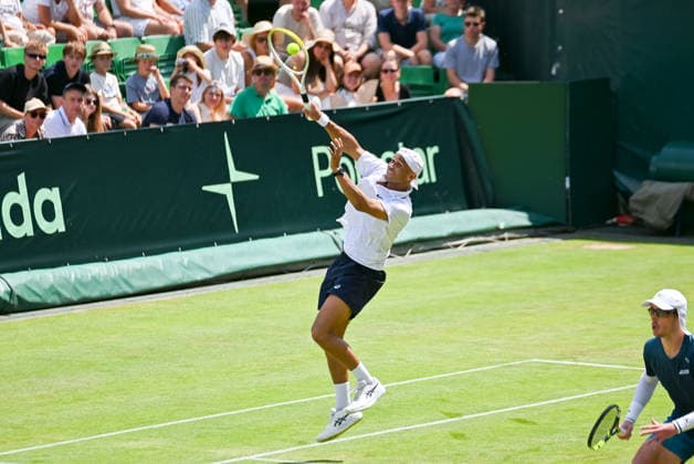 Sadio Doumbia (FRA) schlaegt einen Ball in der Luft TERRA WORTMANN Open 2026, Tennis, ATP, Tennis Herren Tennis Herren 500, Turnier, Hauptfeld, 18.06.2026, TERRA WORTMANN Open 2026, Tennis, ATP, Tennis Herren 500, Turnier, Hauptfeld, 18.06.2026 Halle