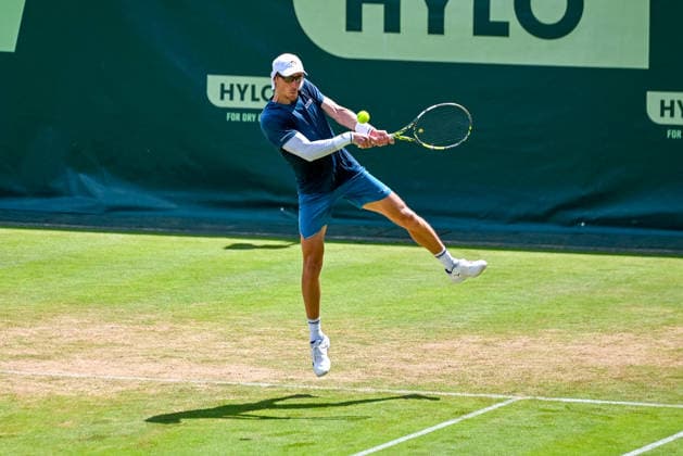 Marc Polmans (AUS) schlaegt mit der Rueckhand TERRA WORTMANN Open 2026, Tennis, ATP, Tennis Herren Tennis Herren 500, Turnier, Hauptfeld, 18.06.2026, TERRA WORTMANN Open 2026, Tennis, ATP, Tennis Herren 500, Turnier, Hauptfeld, 18.06.2026 Halle