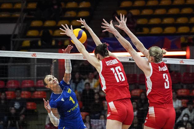 FIVB Women s Nations League 2026. Sonia Stefanik and Magdalena Stysiak of Poland compete against Oleksandra Milenko of Ukraine during the FIVB Women s Volleyball Nations League match between Poland and Ukraine in Bangkok, Thailand, on June 18, 2026. Bangkok Bangkok Thailand  Copyright: xAnusakxLaowilasx originalFilename:laowilas-notitle260618_np2jK.jpg