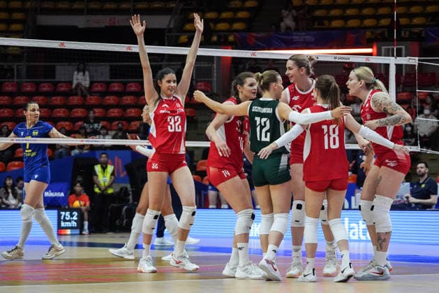 FIVB Women s Nations League 2026. Poland s players celebrate with teammates during the FIVB Women s Volleyball Nations League match between Poland and Ukraine in Bangkok, Thailand, on June 18, 2026. Bangkok Bangkok Thailand  Copyright: xAnusakxLaowilasx originalFilename:laowilas-notitle260618_npTH4.jpg