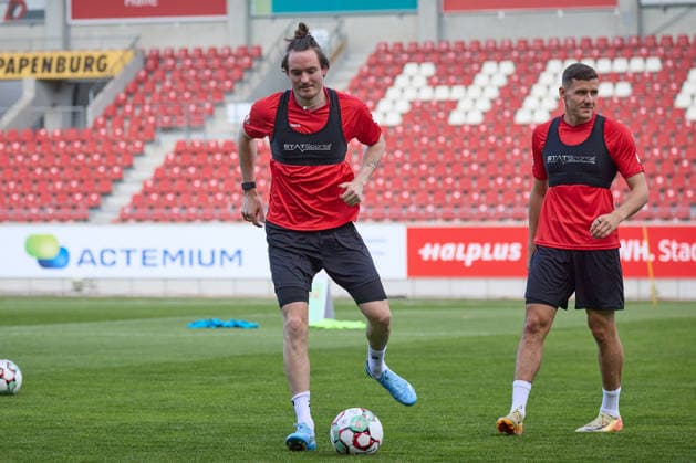 HFC Neuzugang Niklas Kastenhofer (li.) beim Trainingsauftakt des Hallescher FC, Fussball, Regionalliga Nordost, Saison 2026 27, 18.06.2026 Halle Leuna Chemie Stadion ST Deutschland