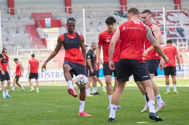 HFC Neuzugänge Abdoul Karim Soumah (li.) beim Trainingsauftakt, Hallescher FC, Fussball, Regionalliga Nordost, Saison 2026 27, 18.06.2026 Halle Leuna Chemie Stadion ST Deutschland